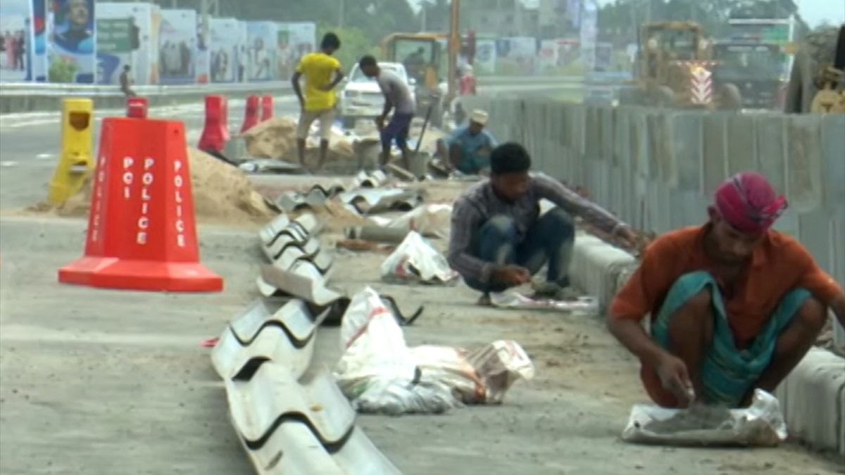 পদ্মাসেতুর উদ্বোধন ঘিরে চলছে শেষ মুহুর্তের প্রস্তুতি