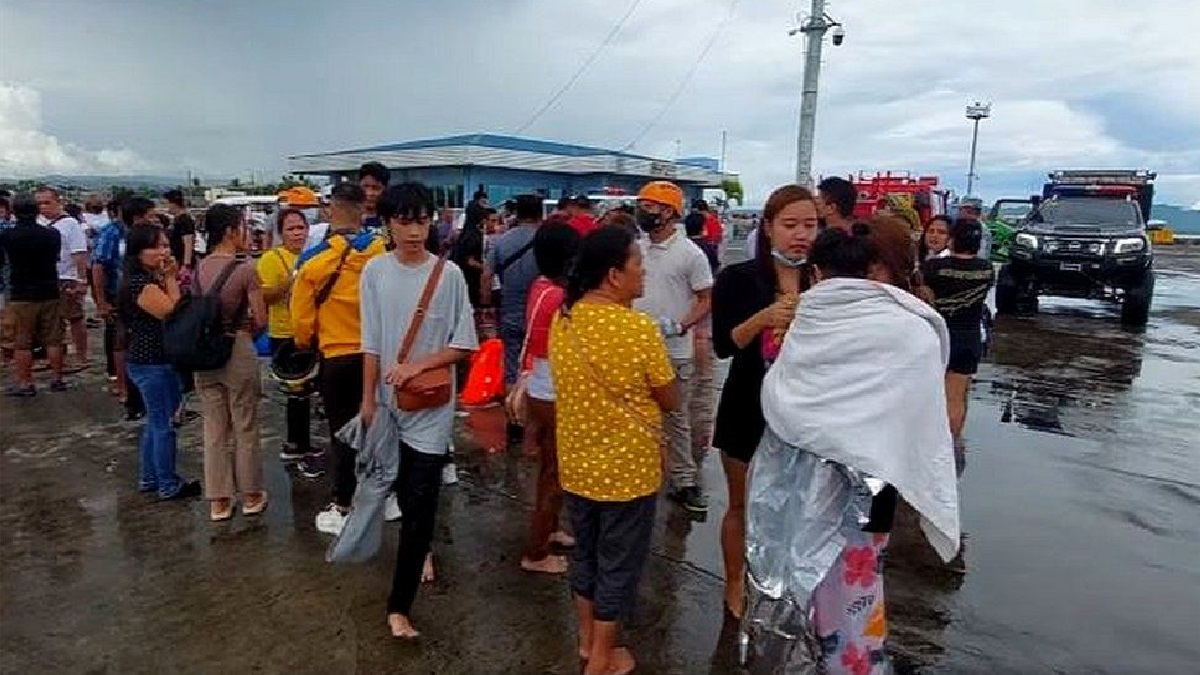 ফিলিপাইন উপকূলে নৌযানে ভয়াবহ অগ্নিকাণ্ড