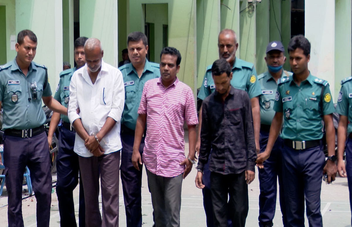 পুলিশ ক্লিয়ারেন্স জালিয়াতি চক্রের ৩ সদস্য গ্রেফতার