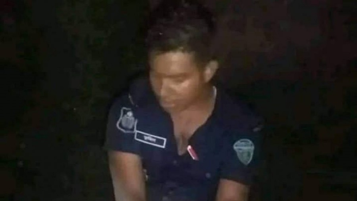 কনটেইনার ডিপোতে আগুন: আহত নয় পুলিশ সদস্য, কনস্টেবলের পা বিচ্ছিন্ন