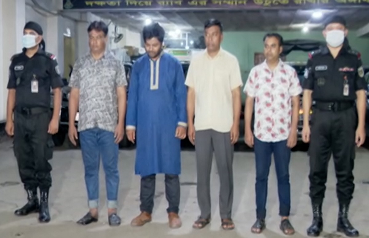 সরকারি চাকরি দেয়ার নামে অর্থ আত্মসাৎকারী চক্রের মূলহোতাসহ গ্রেফতার ৪