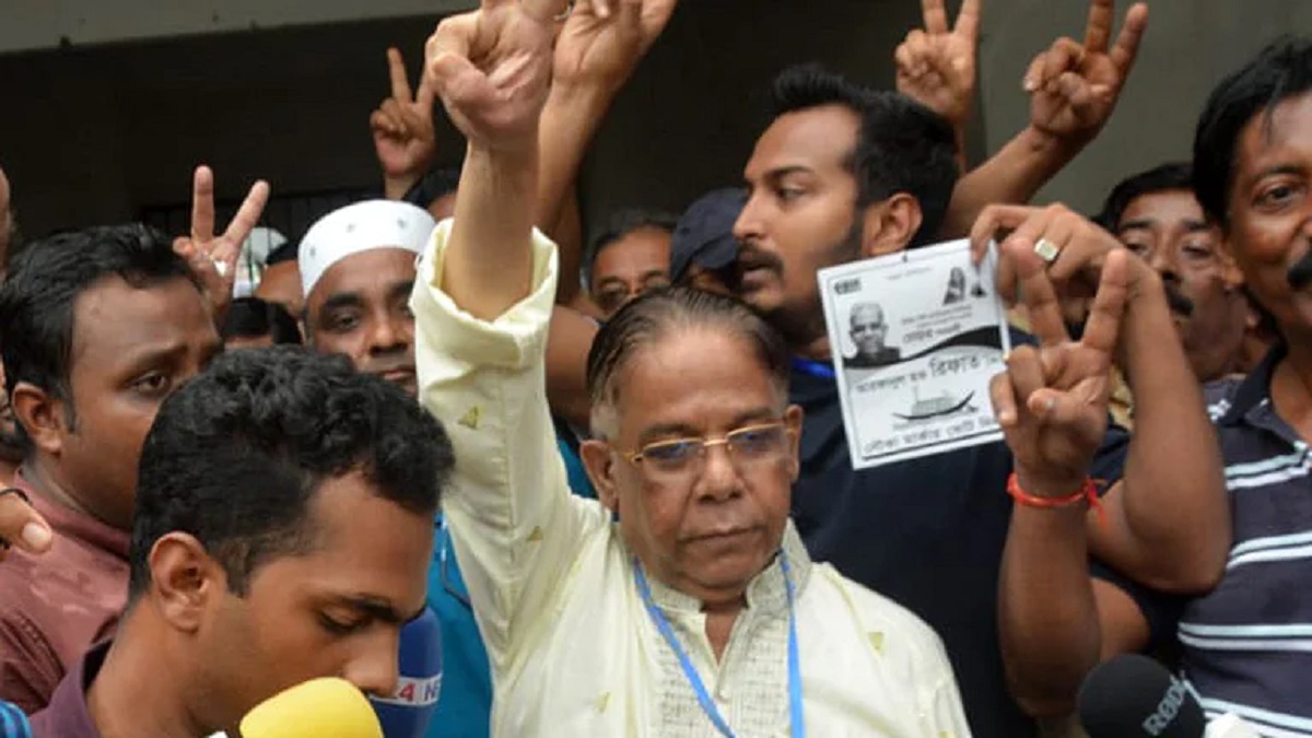 কুসিক নির্বাচনে শেষ মুহূর্তে হট্টগোল; নৌকার প্রার্থী রিফাতকে জয়ী ঘোষণা