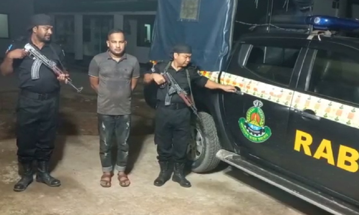 সাত মামলার আসামি আলোচিত রোহিঙ্গা ডাকাত পুতিয়া অস্ত্রসহ গ্রেফতার