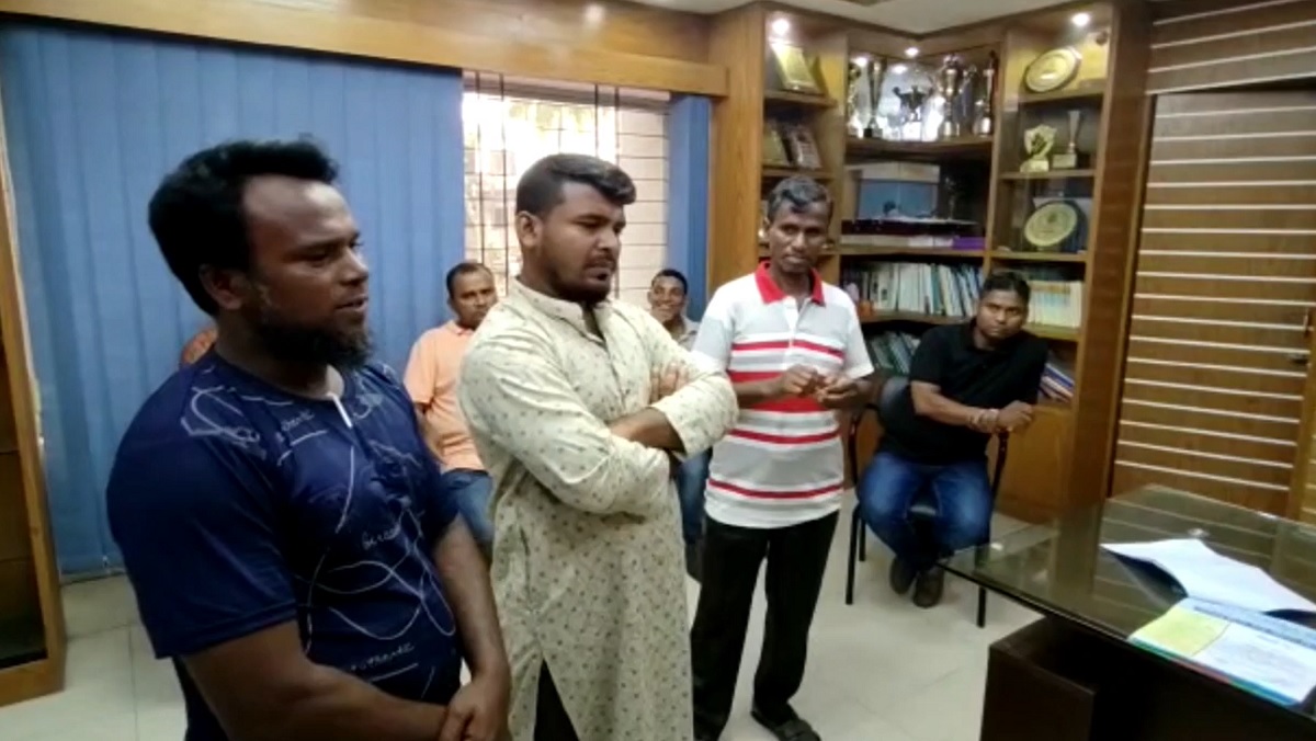 রূপগঞ্জে ভুয়া এনআইডি কার্ড তৈরির সময় তিন প্রতারক আটক