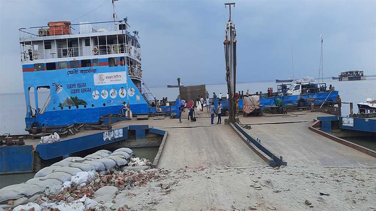শিমুলিয়া ঘাট থেকে ফেরি চলাচল বন্ধ