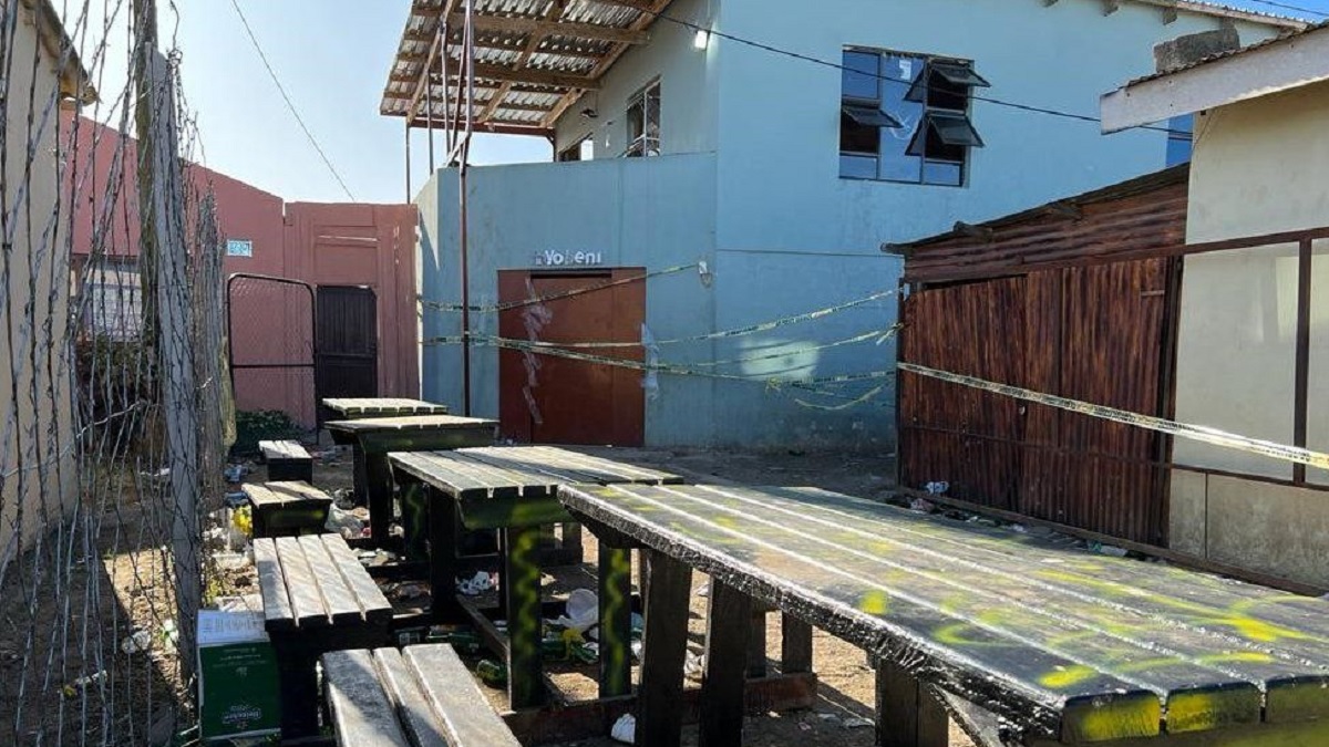 দ. আফ্রিকার পানশালায় ২১ কিশোর-কিশোরীর মৃত্যু, রহস্য উদঘাটনে কাজ করছে পুলিশ