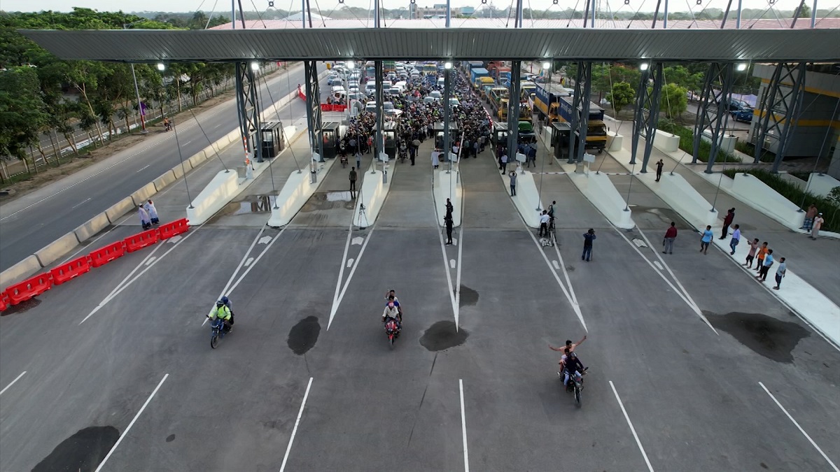 পদ্মা সেতুতে ৮ ঘণ্টায় ৮২ লাখ টাকা টোল আদায়