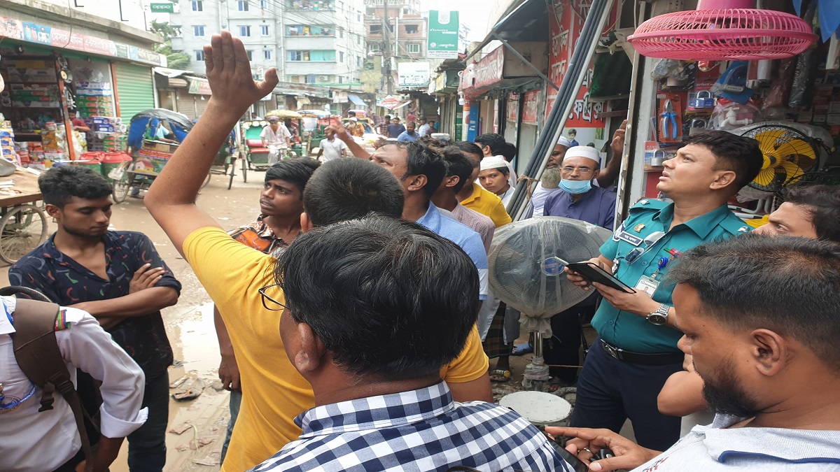 টঙ্গীতে বিলবোর্ড নামাতে গিয়ে বিদ্যুৎস্পৃষ্টে নিহত ২