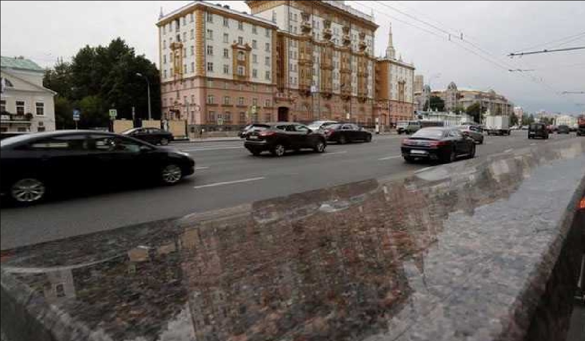 রাশিয়ায় বদলে ফেলা হলো মার্কিন দূতাবাসের সড়কের নাম