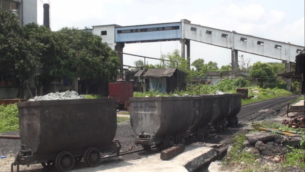 বড় পুকুরিয়ায় ৫০ খনি শ্রমিক করোনা আক্রান্ত, কয়লা উত্তোলন বন্ধ