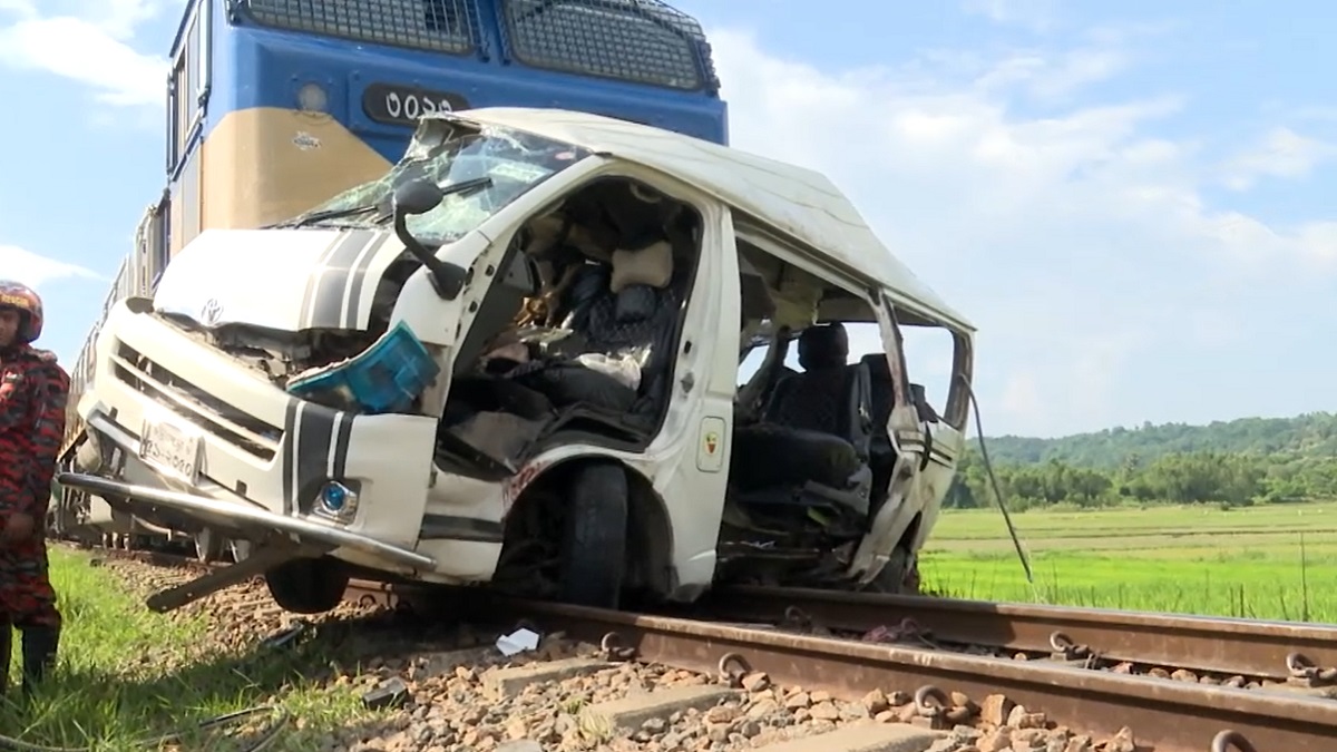 চাইলেই কি ট্রেনচালক ঠেকাতে পারতেন দুর্ঘটনা?