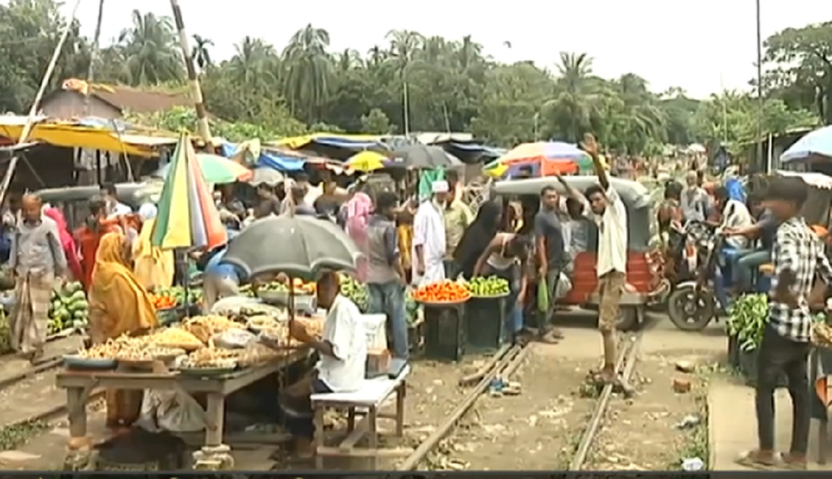 চট্টগ্রামে অবৈধ ও অরক্ষিত রেলক্রসিংয়ের আধিক্য, দুর্ঘটনা বাড়লেও পদক্ষেপ নেই কর্তৃপক্ষের