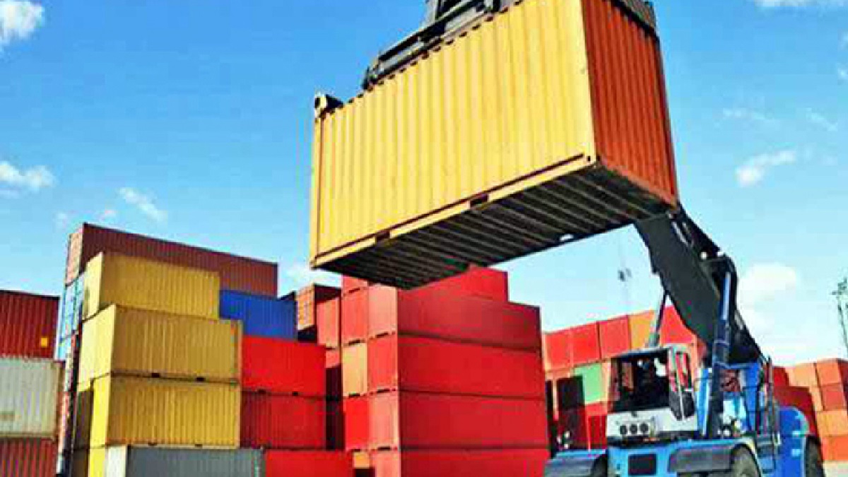 ছুটির দিনেও কাস্টম হাউজে আমদানি-রফতানি কার্যক্রম চলছে