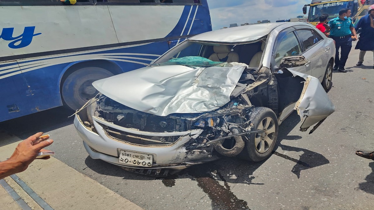 কোরবানির মাংস দিতে গিয়ে প্রাইভেটকারের ধাক্কায় প্রাণ গেলো ৩ যুবকের