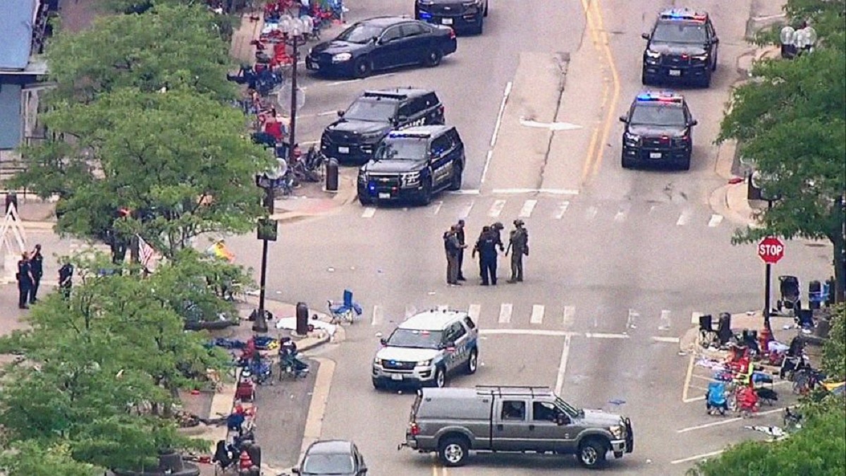 ইলিনয়ে যুক্তরাষ্ট্রের স্বাধীনতা দিবসের র্যালিতে বন্দুক হামলায় নিহত ৬