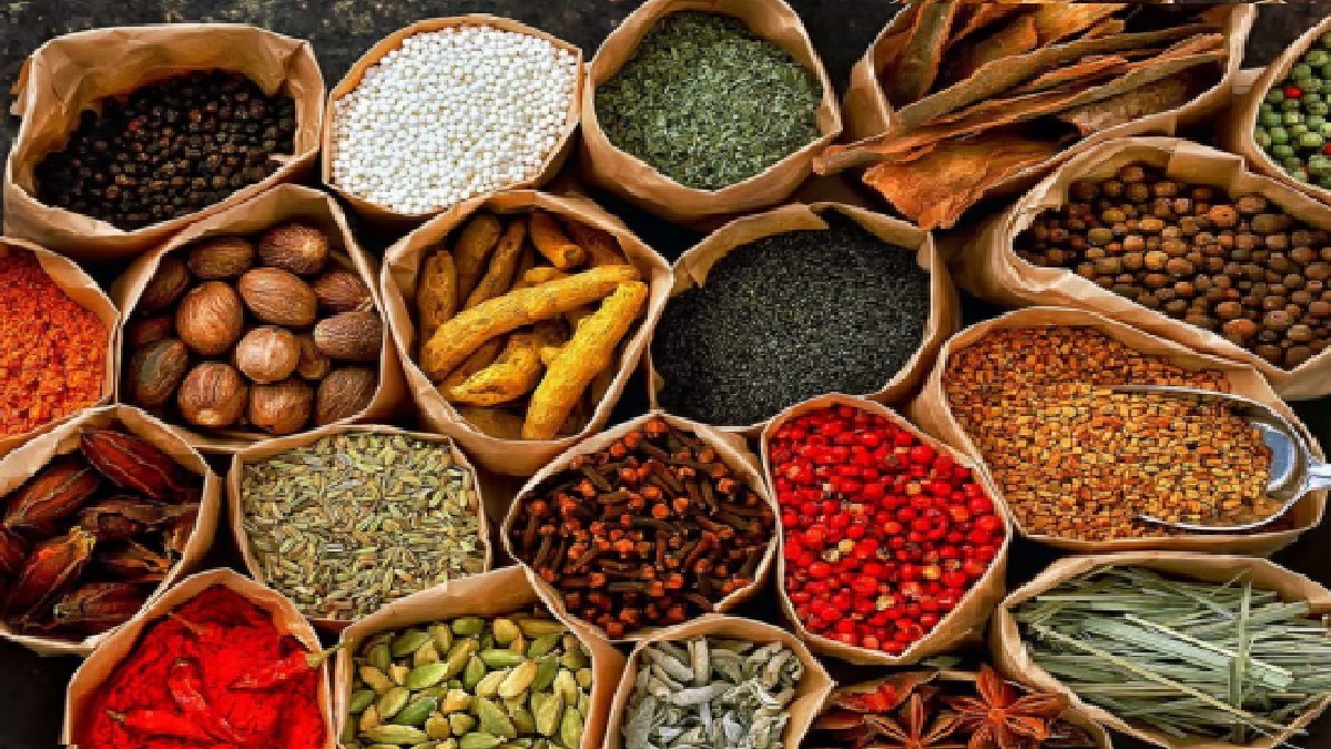 কোরবানির ঈদকে সামনে রেখে মসলার দাম বাড়িয়ে দিয়েছেন ব্যবসায়ীরা