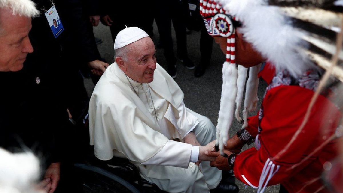 ক্যাথলিক চার্চের স্কুলগুলোতে শিশু নির্যাতনের ঘটনায় ক্ষমা চাইতে কানাডায় পোপ ফ্রান্সিস