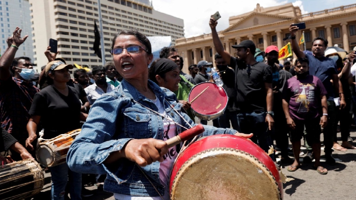 শ্রীলঙ্কায় বিক্ষুব্ধদের এক দাবি, সরে দাঁড়াতে হবে রনিলকে