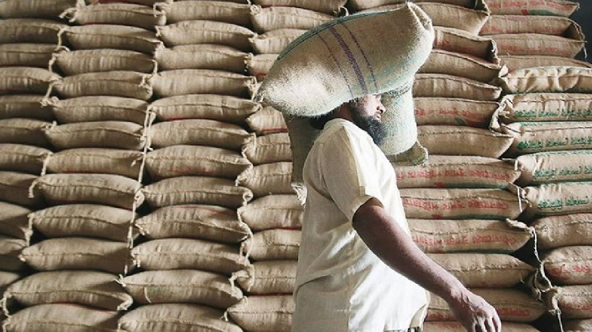 চাল নিয়ে চালবাজি থামছেই না