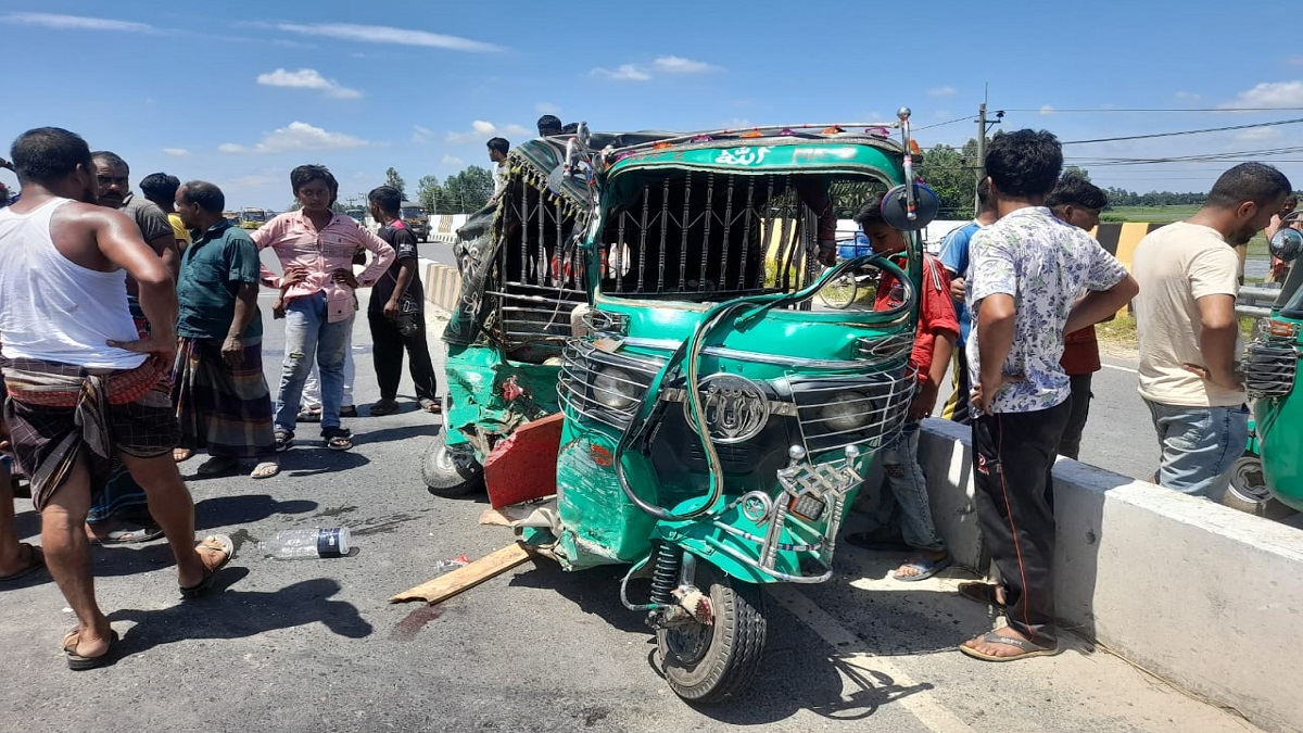 টাঙ্গাইলে বাস-সিএনজির সংঘর্ষে শিশুসহ ২ জন নিহত