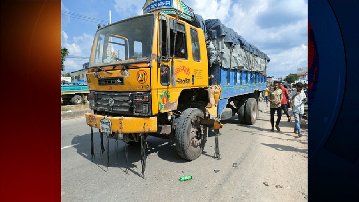 ত্রিশালে ট্রাকচাপায় স্বামী-স্ত্রী-মেয়ের মৃত্যু