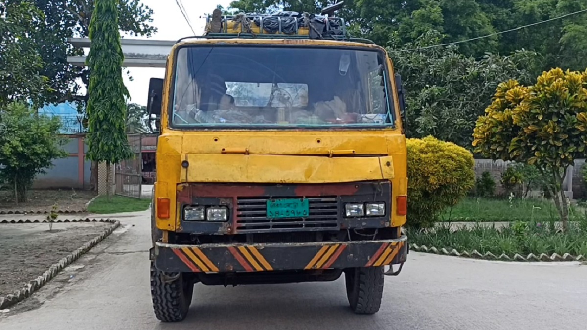 চুয়াডাঙ্গায় গরুভর্তি ট্রাকচাপায় প্রাণ গেল শিশুর