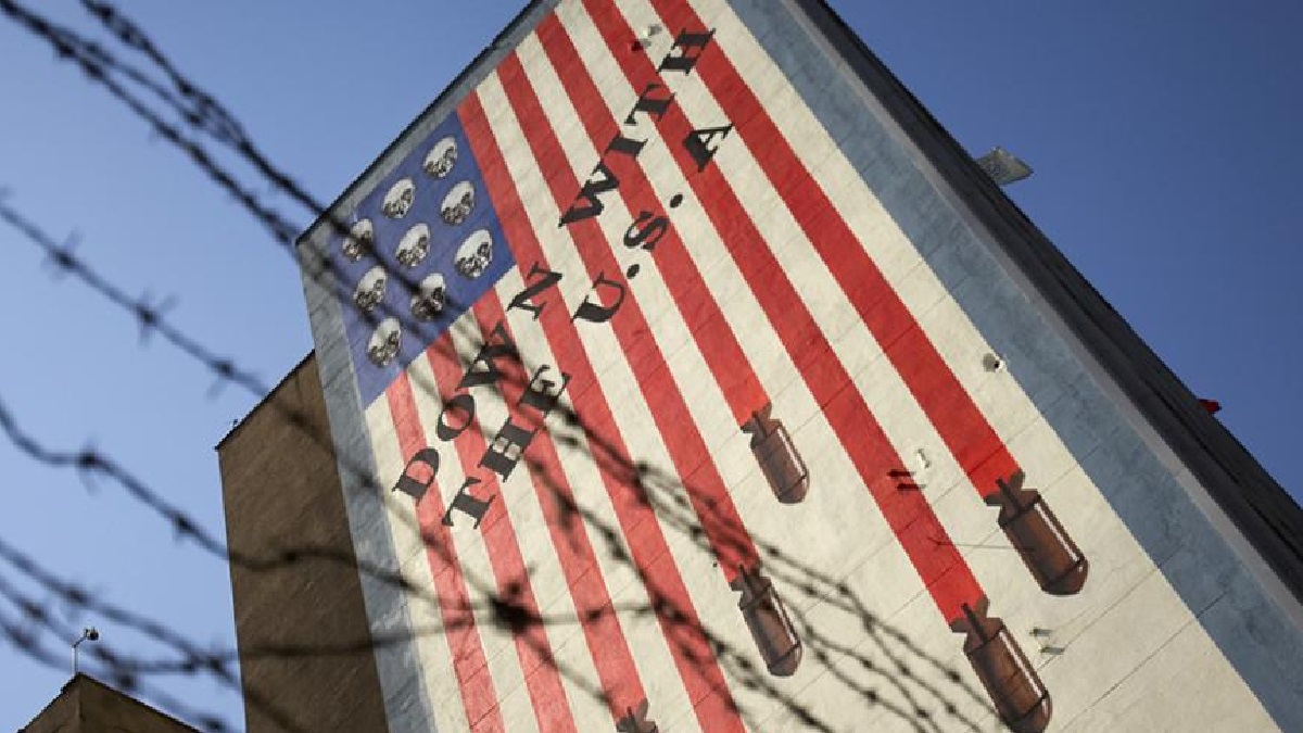 সন্ত্রাসী সংগঠনকে মদদ দেয়ার অভিযোগে ইরানের কালো তালিকায় ৬১ মার্কিনি