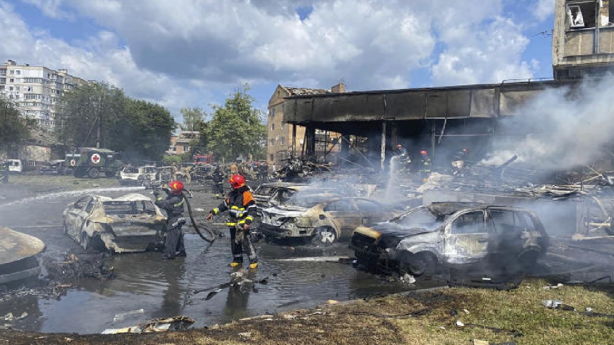 ভিনিতসিয়ায় রুশ হামলা, শিশুসহ নিহত কমপক্ষে ১২