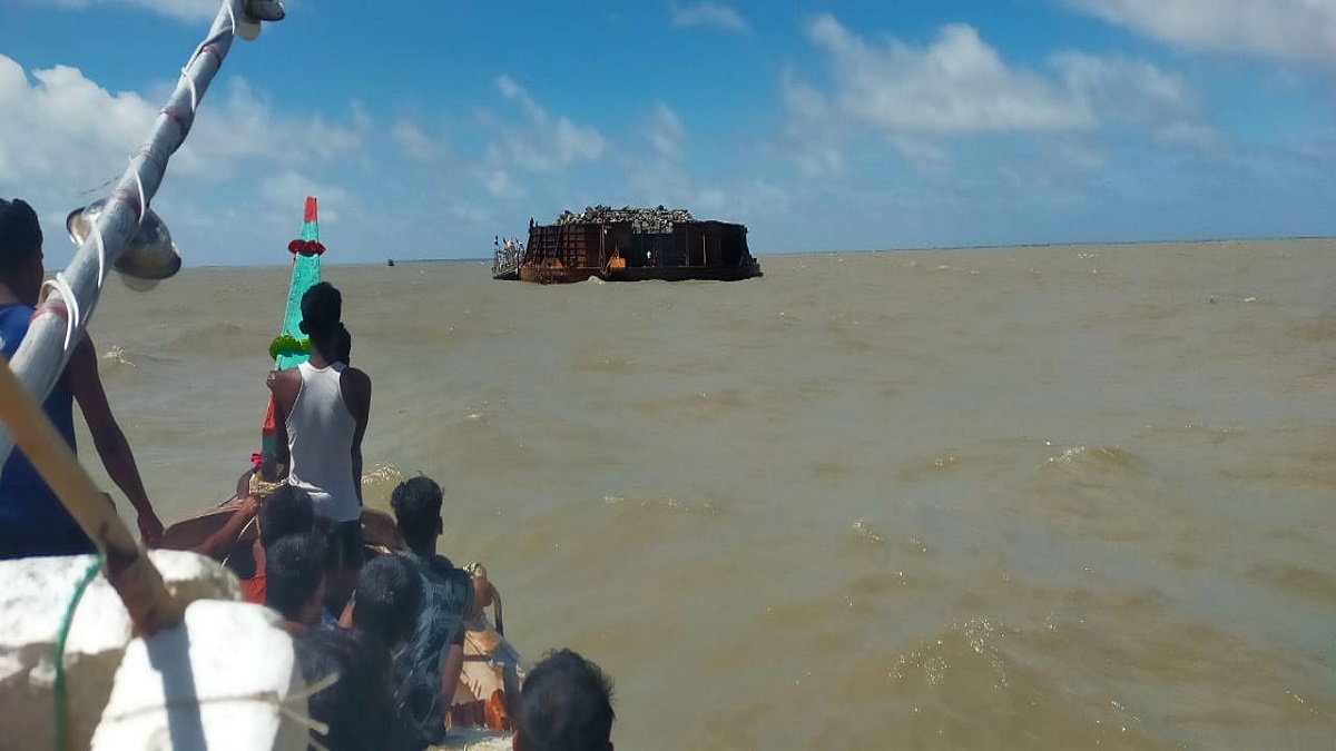 চরফ্যাশনে রহস্যময় জাহাজের সন্ধান