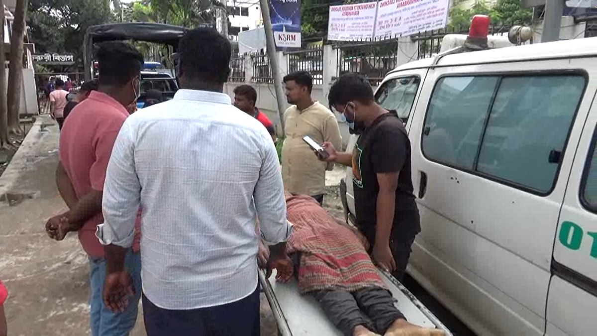 ব্রাহ্মণবাড়িয়ায় বৈদ্যুতিক খুঁটি থেকে সংযোগ দিতে গিয়ে ইলেকট্রিশিয়ানের মৃত্যু