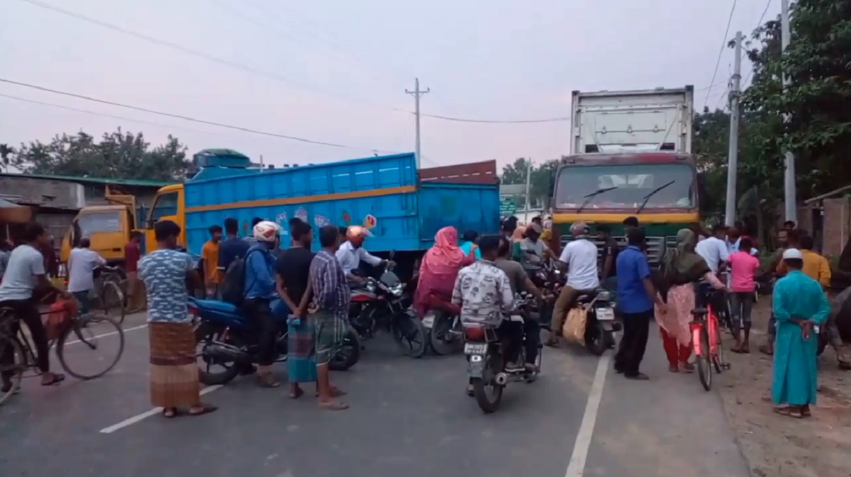 দিনাজপুরে চাঁদাবাজির অভিযোগে আটক দুই শ্রমিক, প্রতিবাদে ধর্মঘট