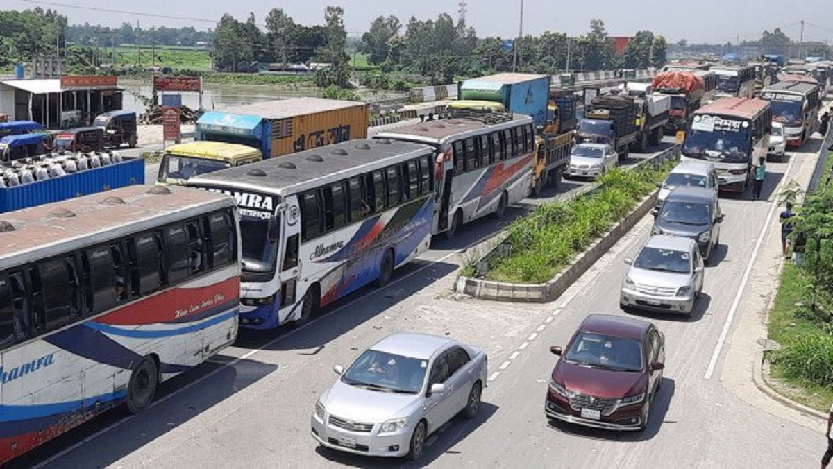 ভোগান্তি নিয়েই ঈদে বাড়ি ফিরছে মানুষ