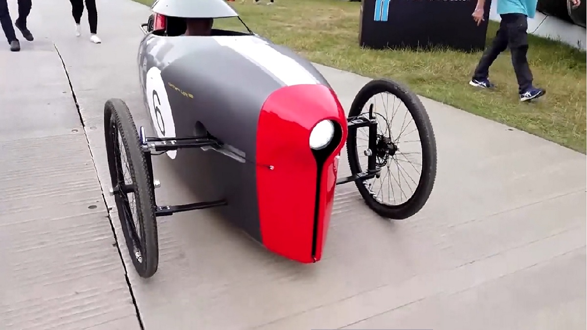 বাজারে আসছে ৩ চাকার বৈদ্যুতিক গাড়ি, দেখতে বিমানের মতো