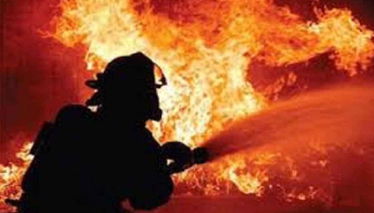 গাজীপুরে ঝুটের গোডাউনে আগুন