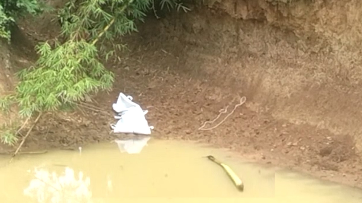 গাজীপুরে পুকুর থেকে হাত-পা বাঁধা নারীর গলিত মরদেহ উদ্ধার