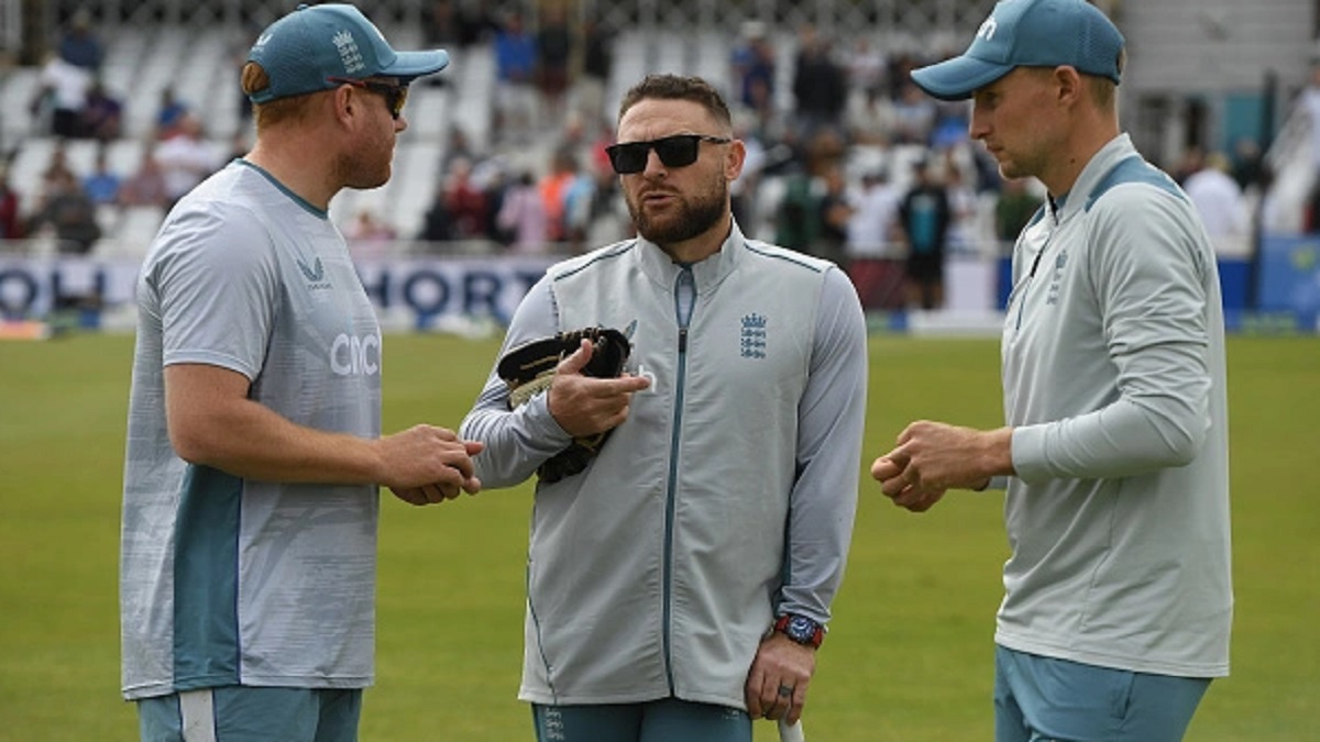 মাঠে ভয়ঙ্কর রুট-বেয়ারস্টো, মাঠের বাইরে ম্যাককালাম