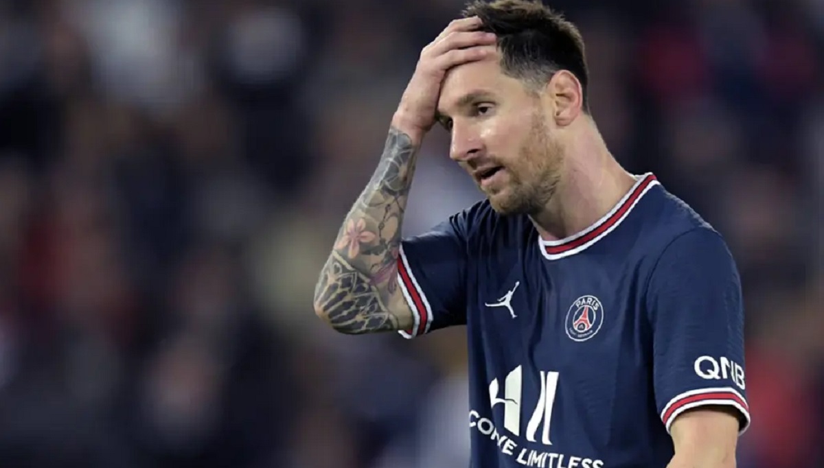 ‘ইংলিশ লিগের শীর্ষ ৬ ক্লাবের কেউই তাদের দলে মেসিকে নিবে না’