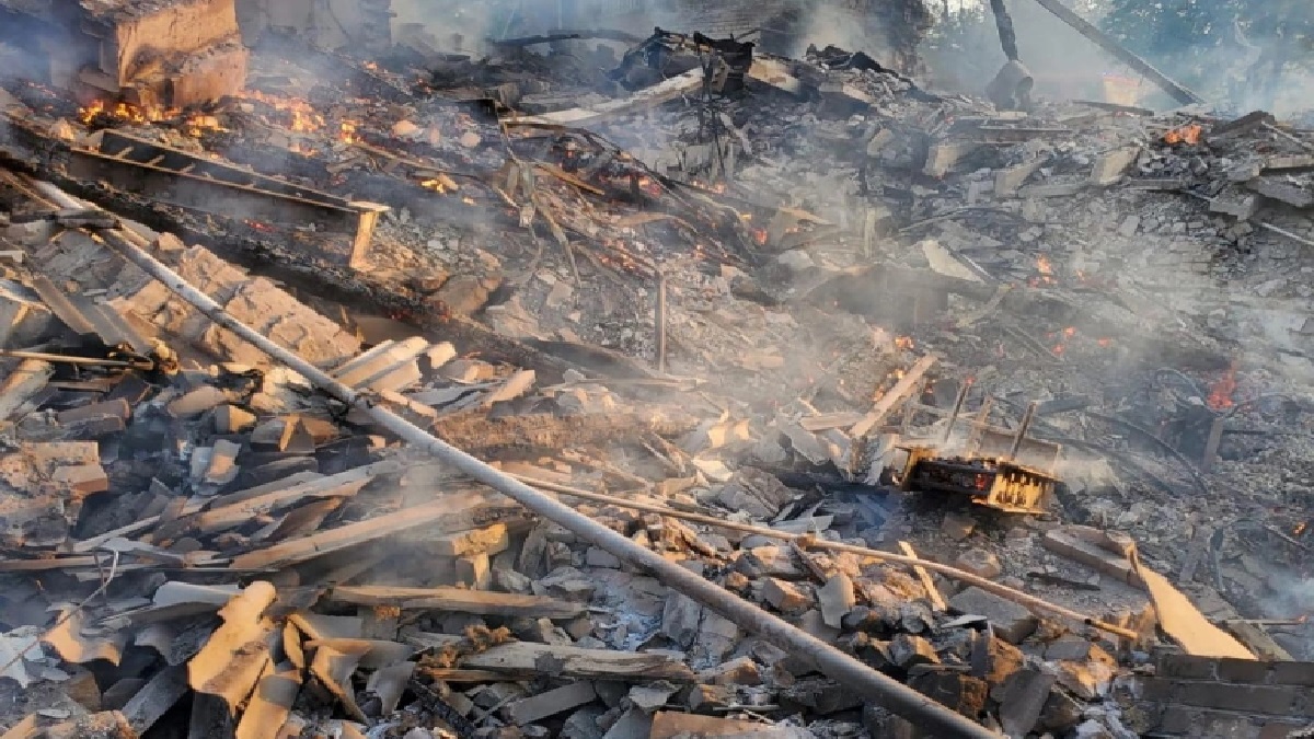মাইকোলাইভে রুশ হামলায় নিহত ৫, হাসপাতালসহ বিধ্বস্ত আবাসিক ভবন