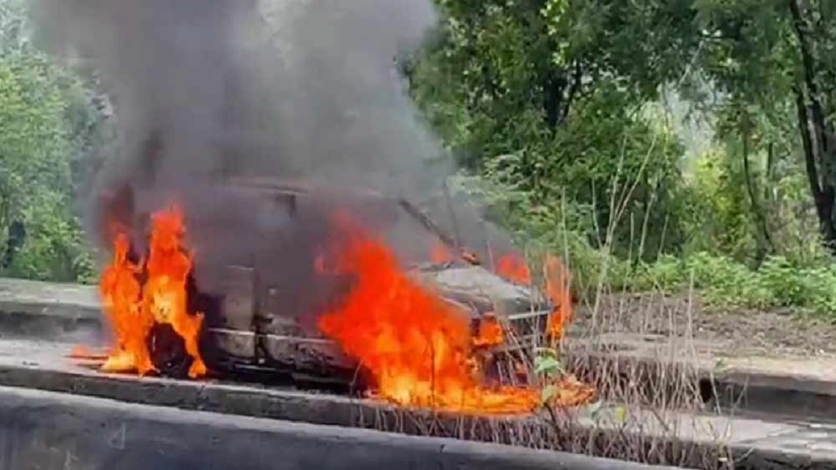 ঋণে জর্জরিত, গাড়িতে স্ত্রী-ছেলেকে নিয়ে গায়ে আগুন ধরিয়ে দিলেন নাগপুরের ব্যবসায়ী!