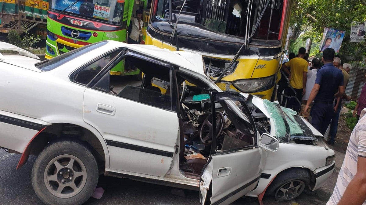 নারায়ণগঞ্জে বাস প্রাইভেট কারের সংঘর্ষে বেসরকারি বিশ্ববিদ্যালয়ের শিক্ষার্থী নিহত