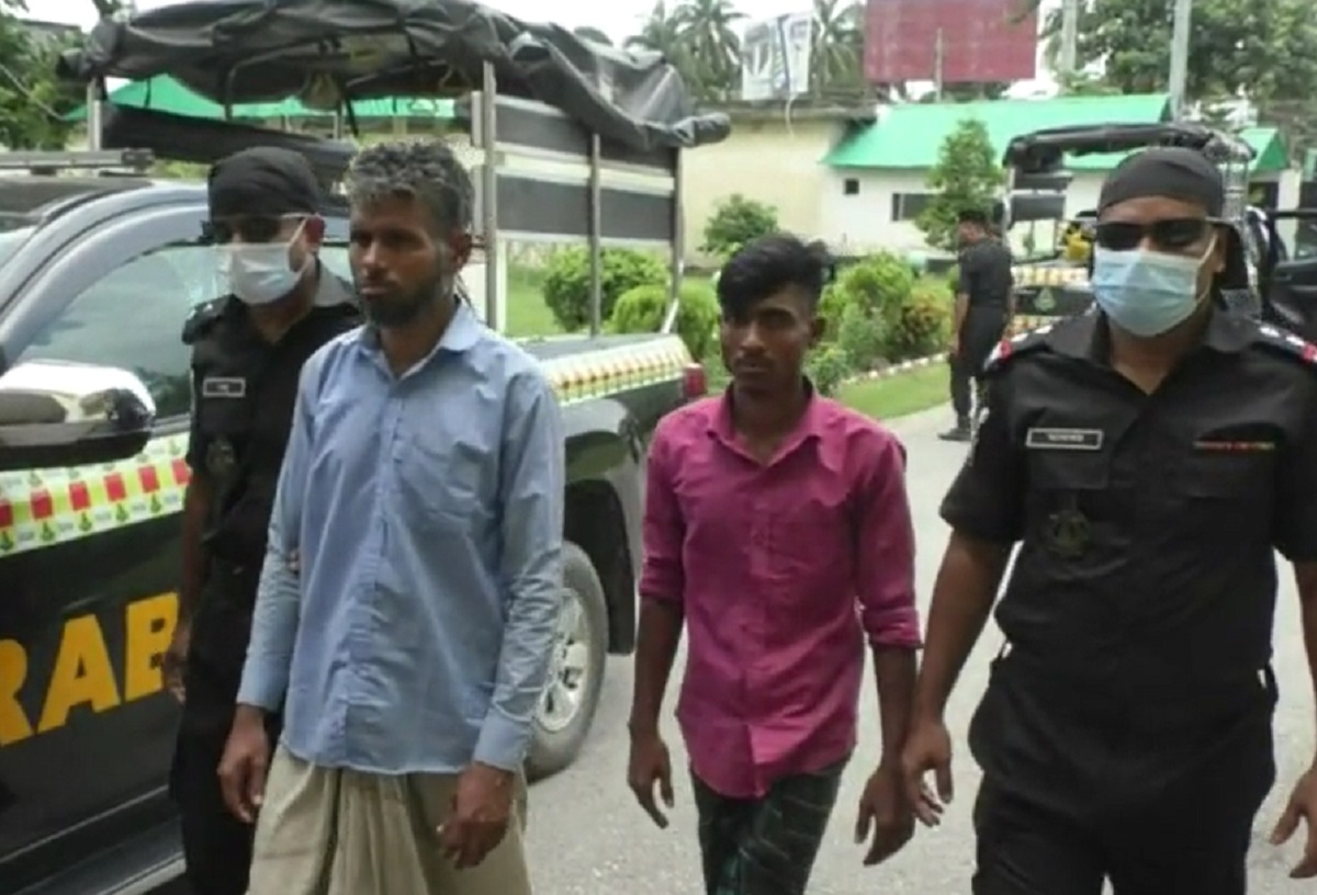 নাটোরে গৃহবধূকে নির্যাতন ও কুপিয়ে জখমের ঘটনায় স্বামী ও দেবর গ্রেফতার