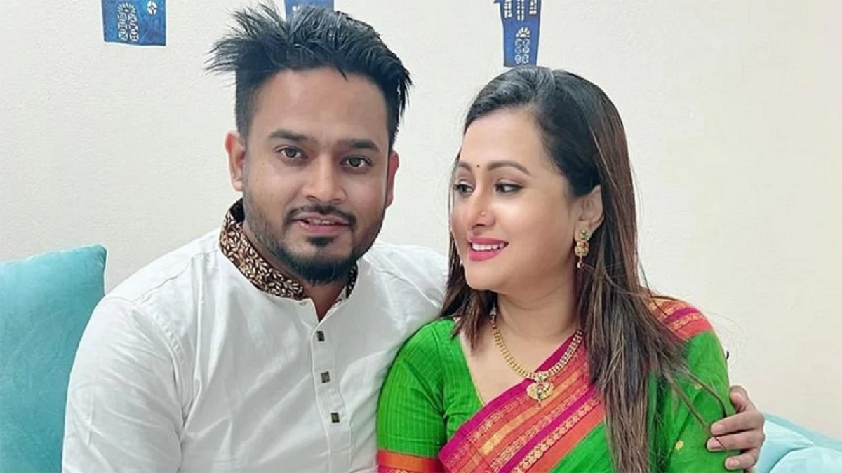 ‘ছেলেটা আসলেই খুব ভালো মানুষ’, নতুন স্বামী রবিন সম্পর্কে পূর্ণিমা