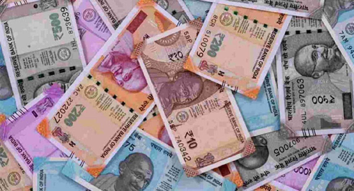 সর্বকালের সর্বনিম্ন ভারতীয় রুপির মান