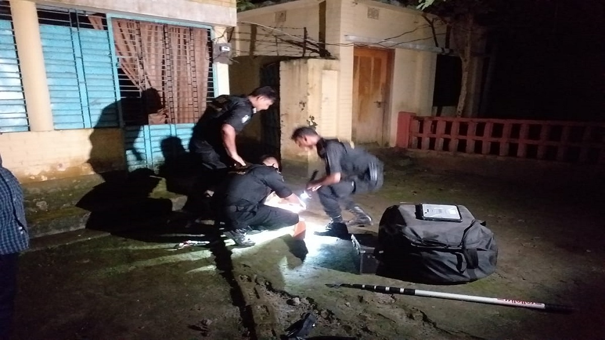 সিরাজগঞ্জে কলেজ শিক্ষকের বাড়িতে উদ্ধারকৃত বস্তুটি বোমা নয়