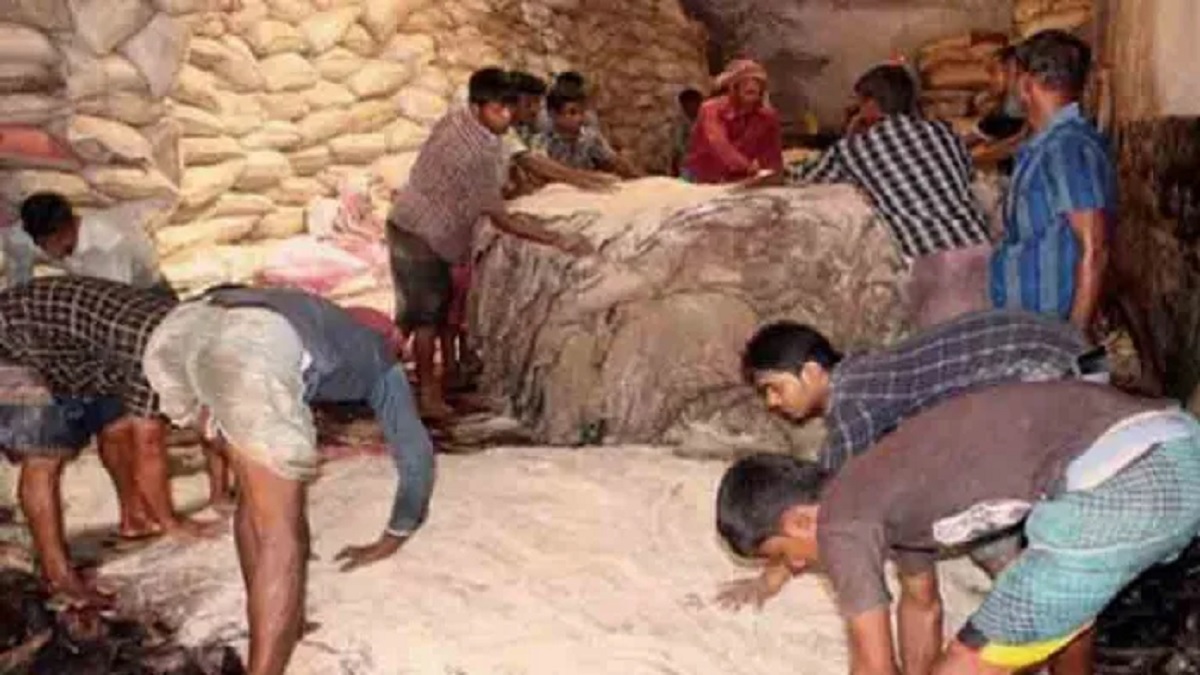 ঈদের আগে হঠাৎ চড়া লবণের দাম, প্রভাব পড়বে চামড়ার দামে