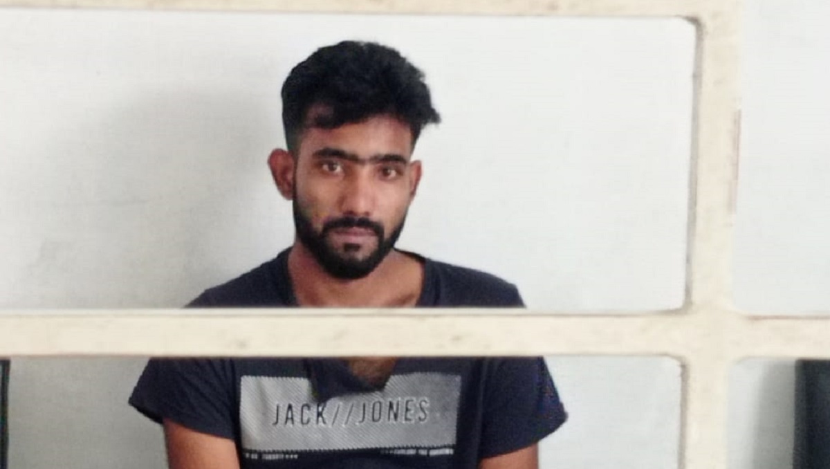 প্রেমিক বিবাহিত জেনে যোগাযোগ বন্ধ, ক্ষুব্ধ হয়ে প্রেমিকার বাড়িতে গিয়ে ধর্ষণচেষ্টা