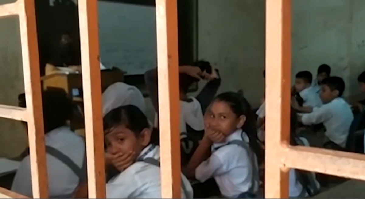 উৎপল হত্যাকাণ্ড: শিক্ষক বিয়োগের ব্যথা নিয়েই ক্লাসে বসলেন শিক্ষার্থীরা