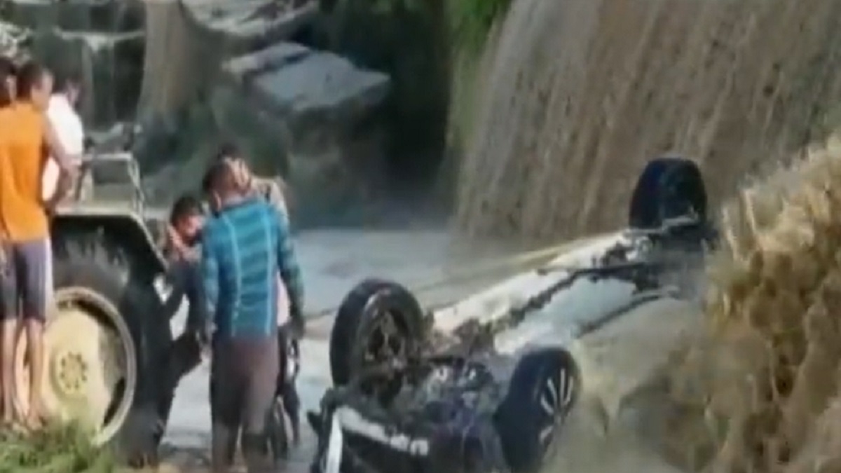 উত্তরাখণ্ডে নদীতে ভেসে গেল গাড়ি, ১ যুবতী বাদে সবার মৃত্যু