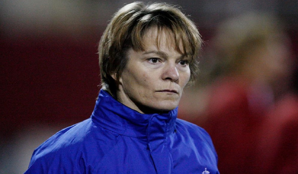 ৩৫ বছর পর ধর্ষণ নিয়ে মুখ খুললেন ডাচ কোচ