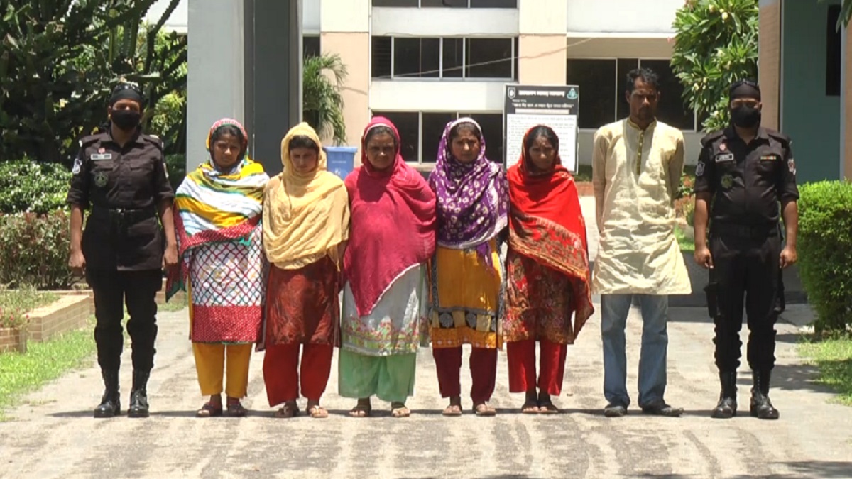 ভারতের পার্লারে চাকরির প্রলোভন দেখিয়ে নারী পাচার, গ্রেফতার ৬